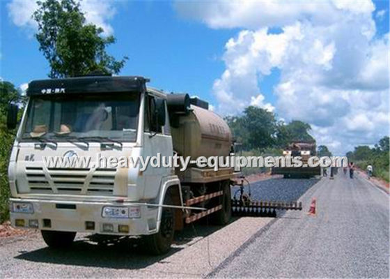 চীন 8000L Road Construction Equipment Asphalt Distributor Truck With Two Diesel Bummer Heating System সরবরাহকারী